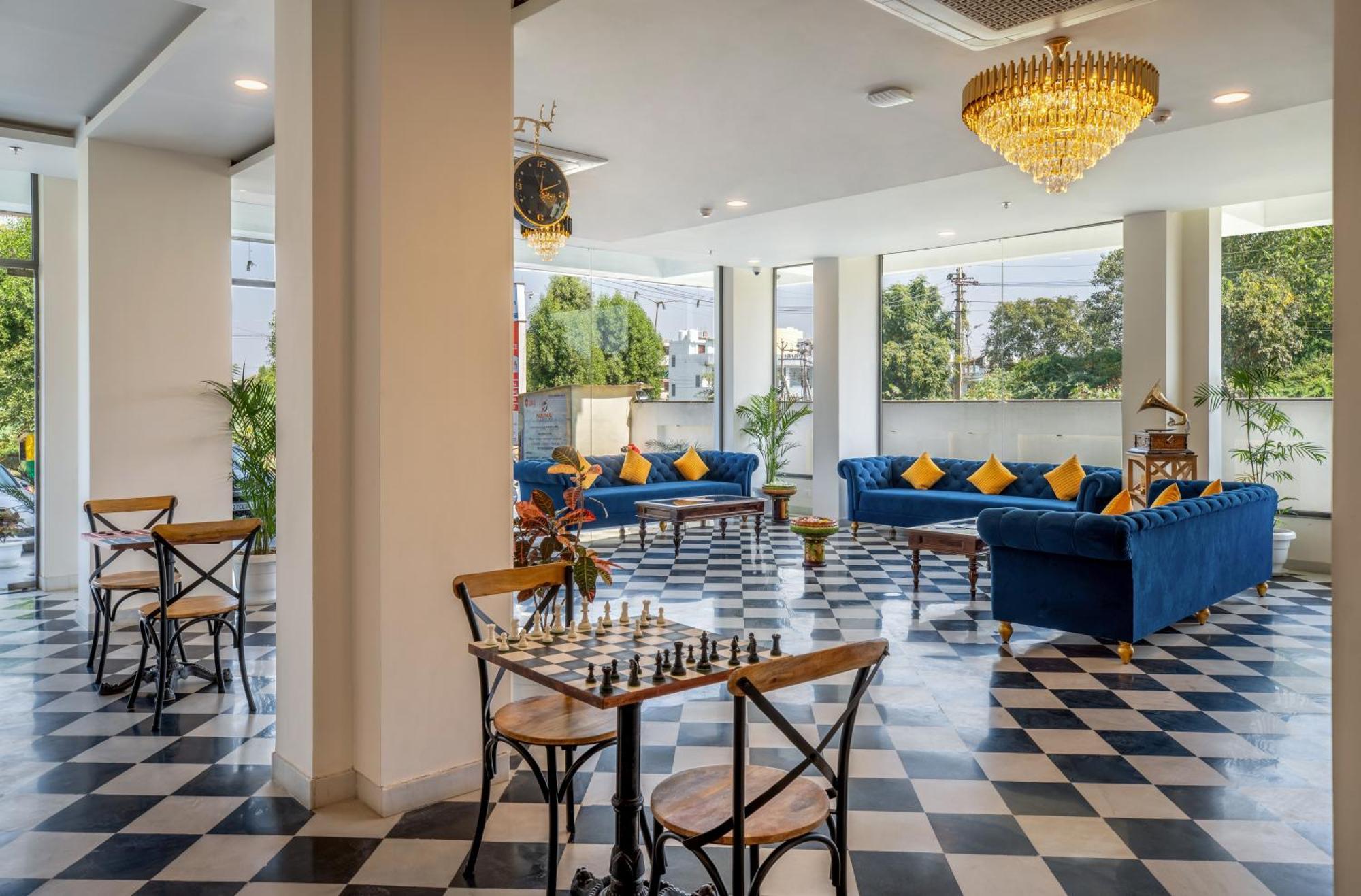 De Glance - A Corporate Near To Railway Station Hotel 4*
