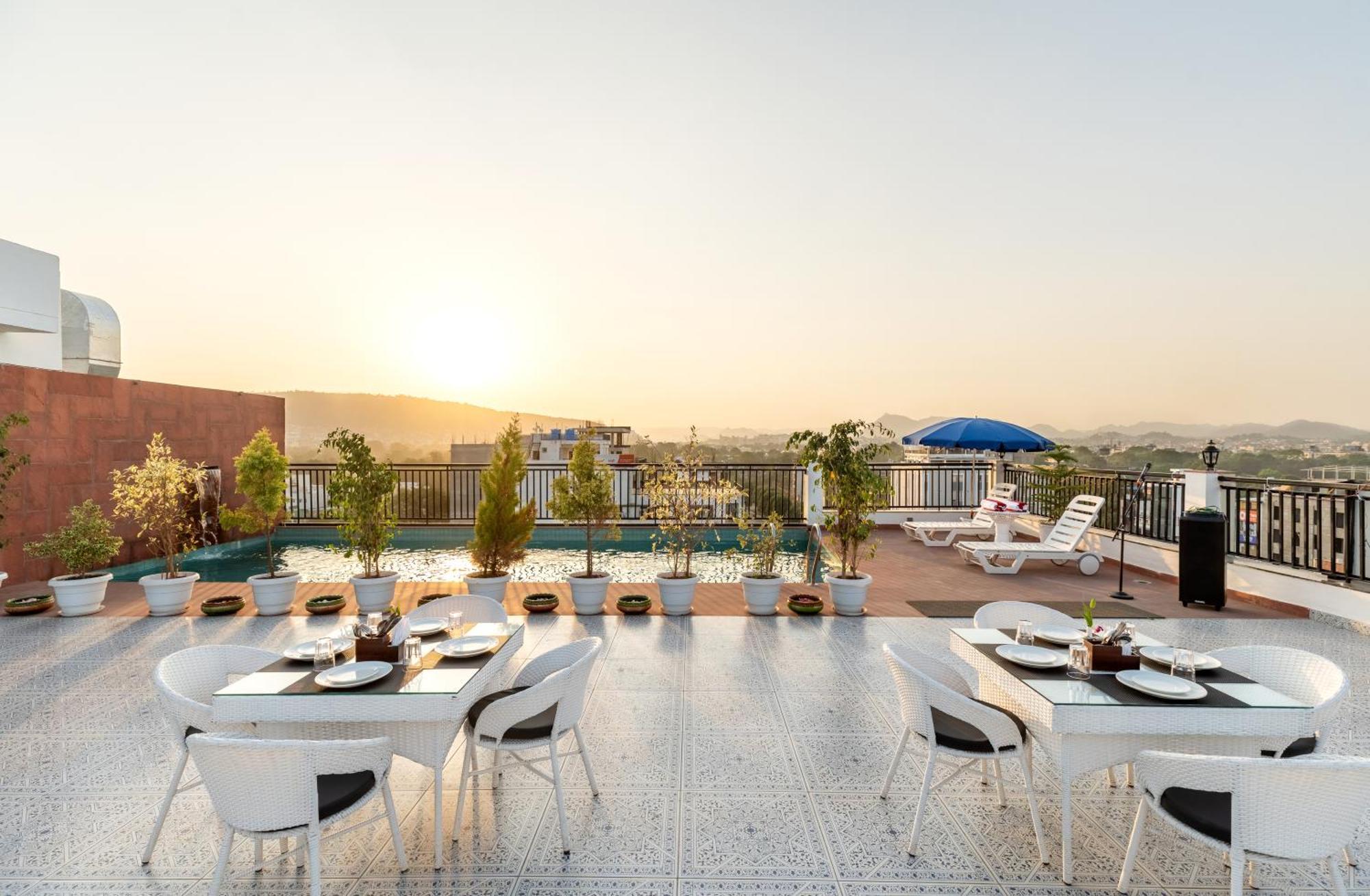 Hotel De Glance - A Corporate Near To Railway Station
