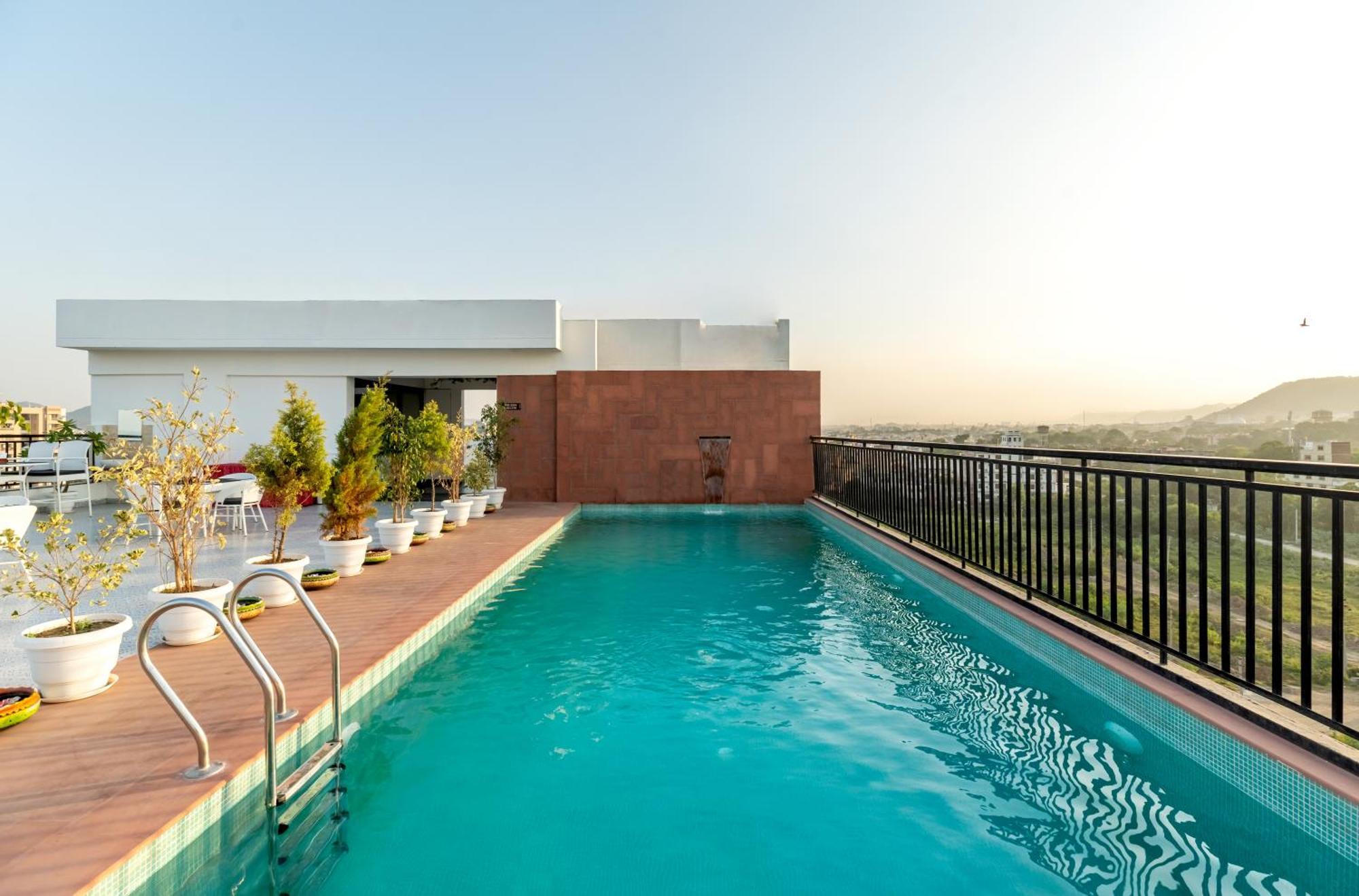 Hotel De Glance - A Corporate Near To Railway Station Udaipur