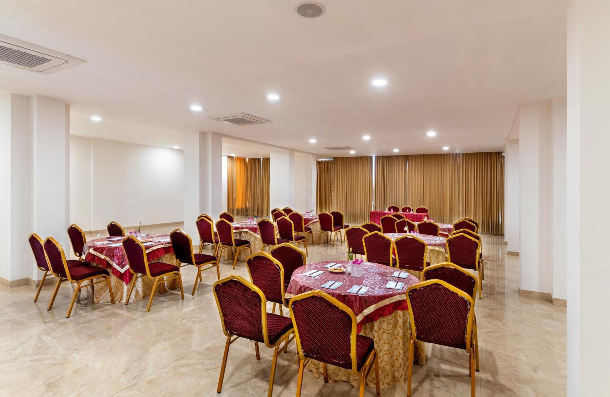 De Glance - A Corporate Near To Railway Station Hotel