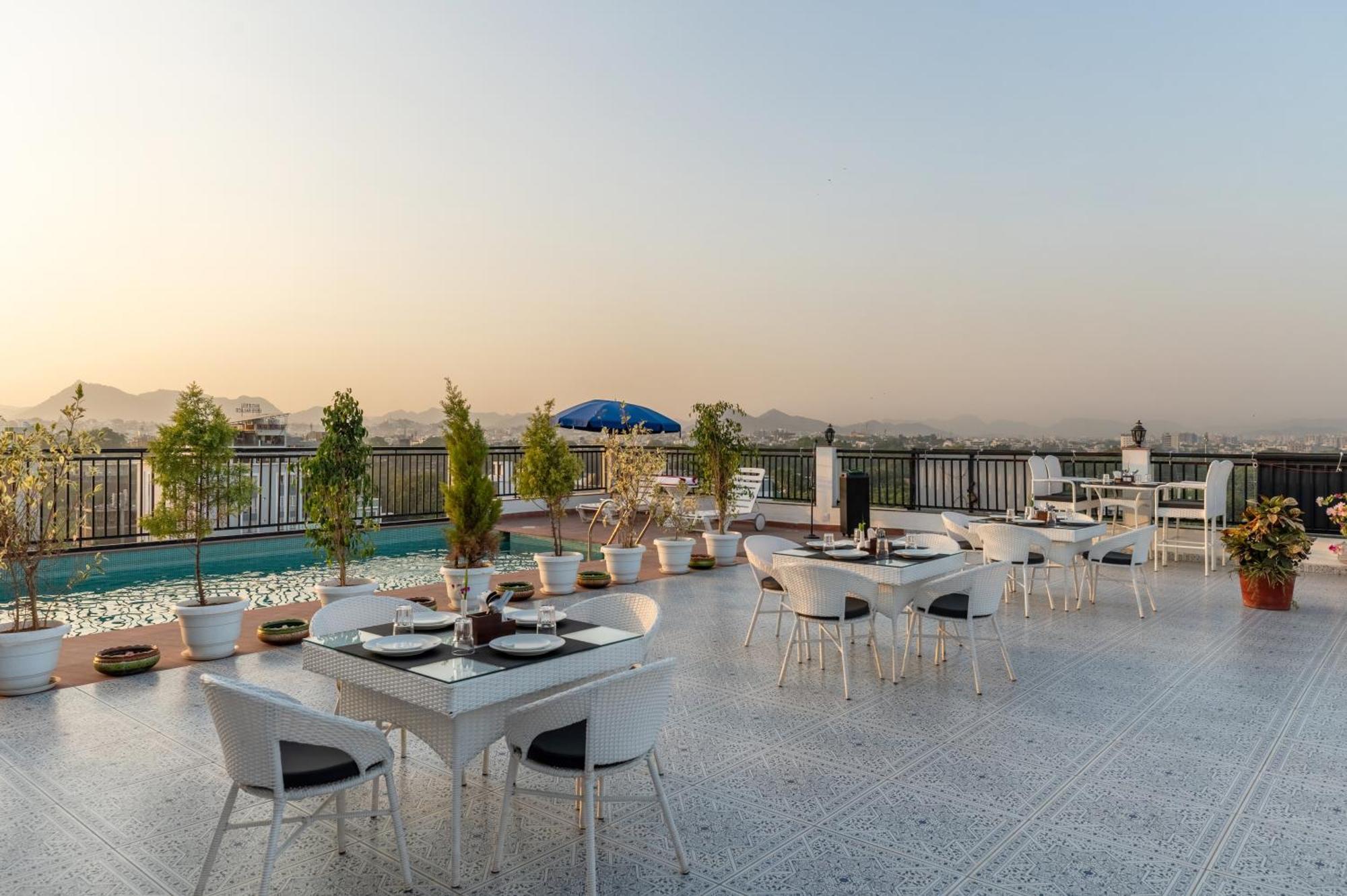 Hotel De Glance - A Corporate Near To Railway Station 4*