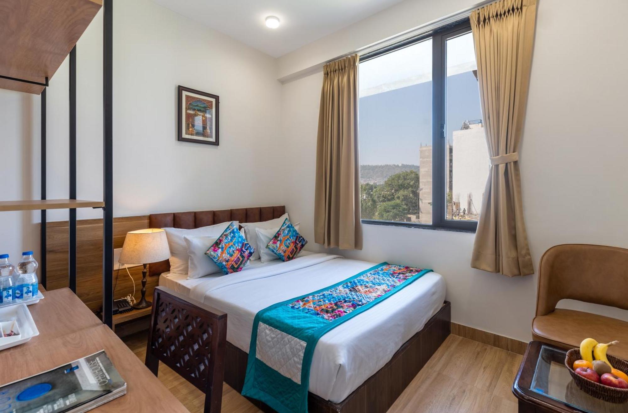 Hotel De Glance - A Corporate Near To Railway Station