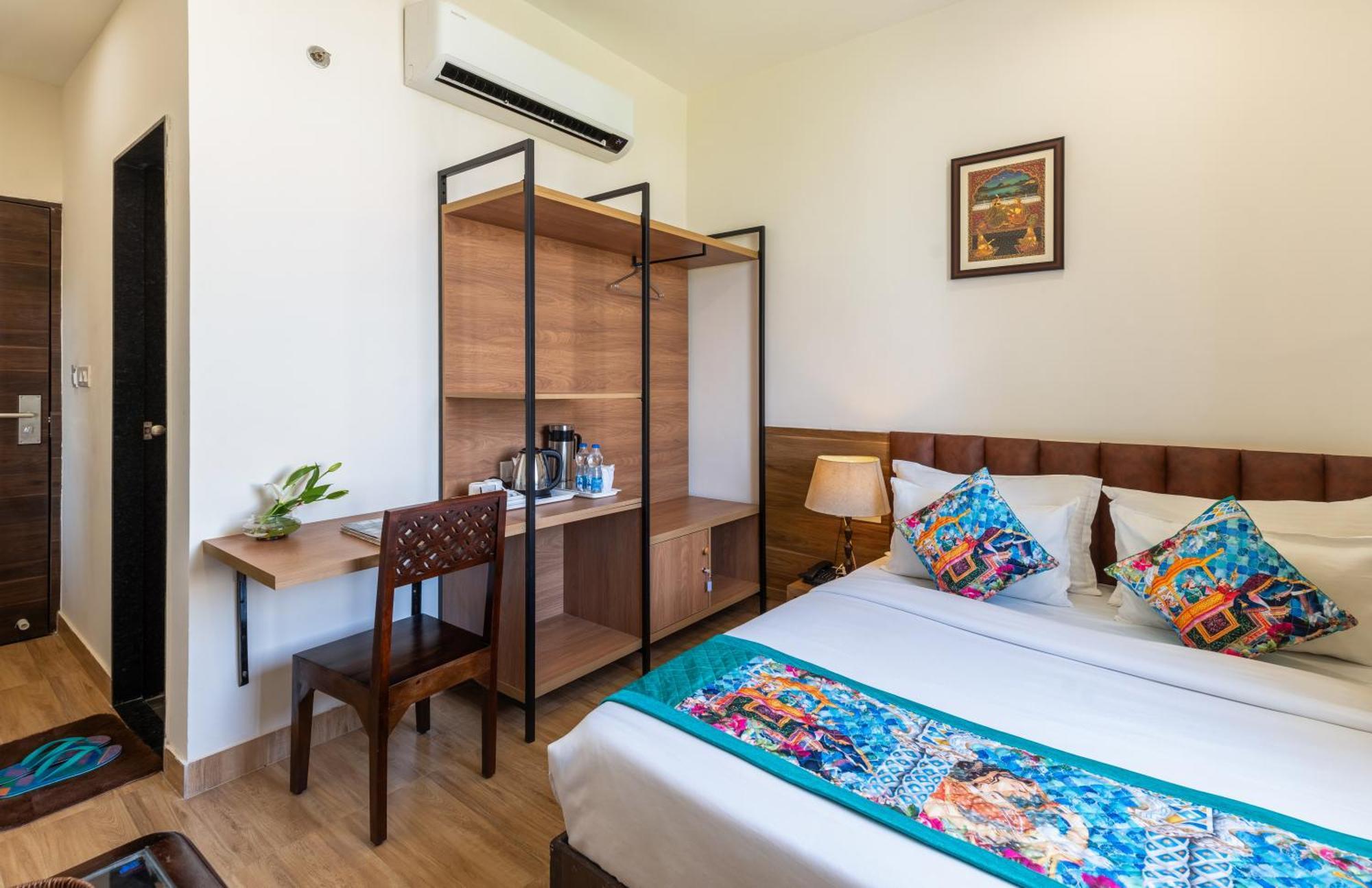 De Glance - A Corporate Near To Railway Station Hotel