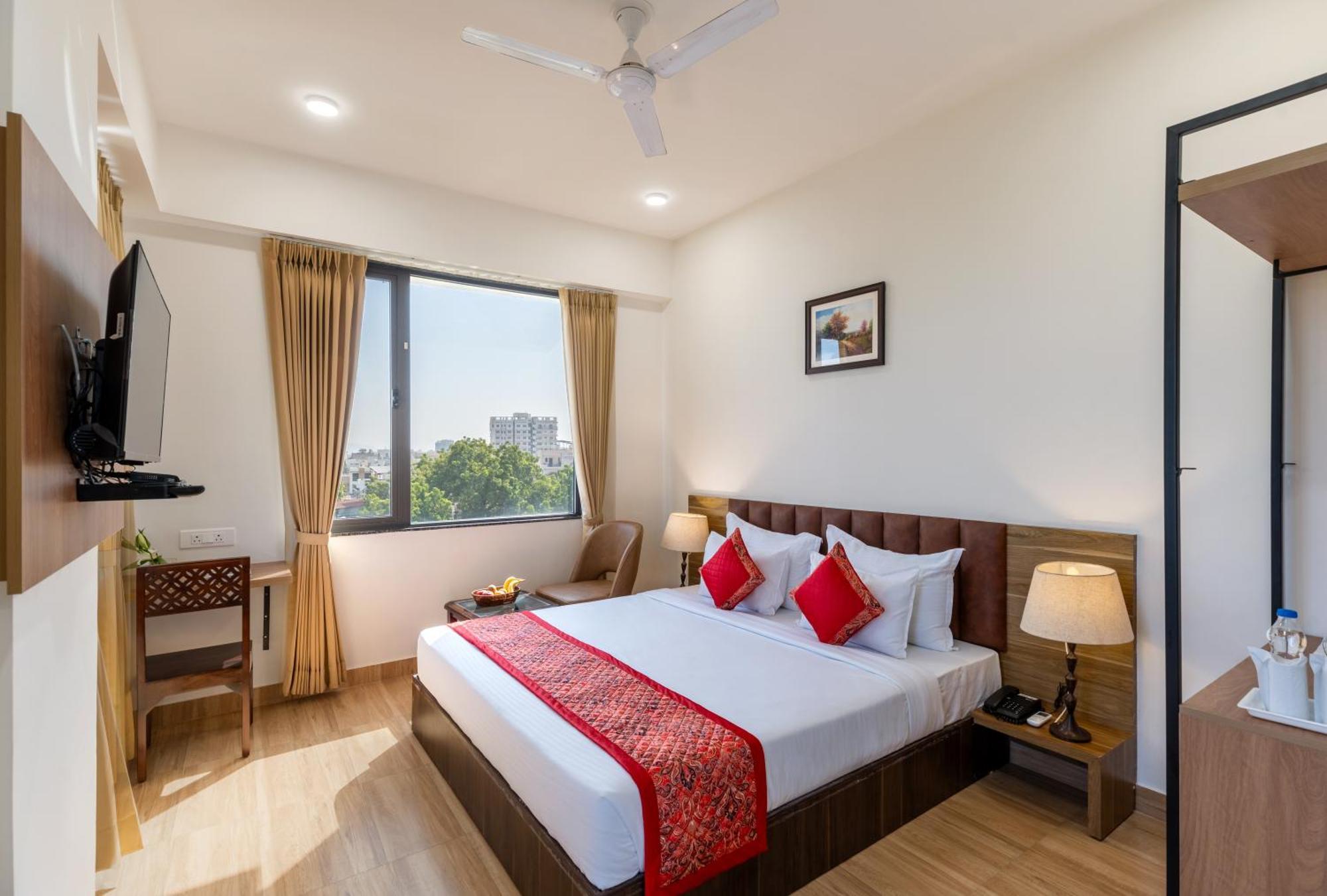 Hotel De Glance - A Corporate Near To Railway Station Udaipur