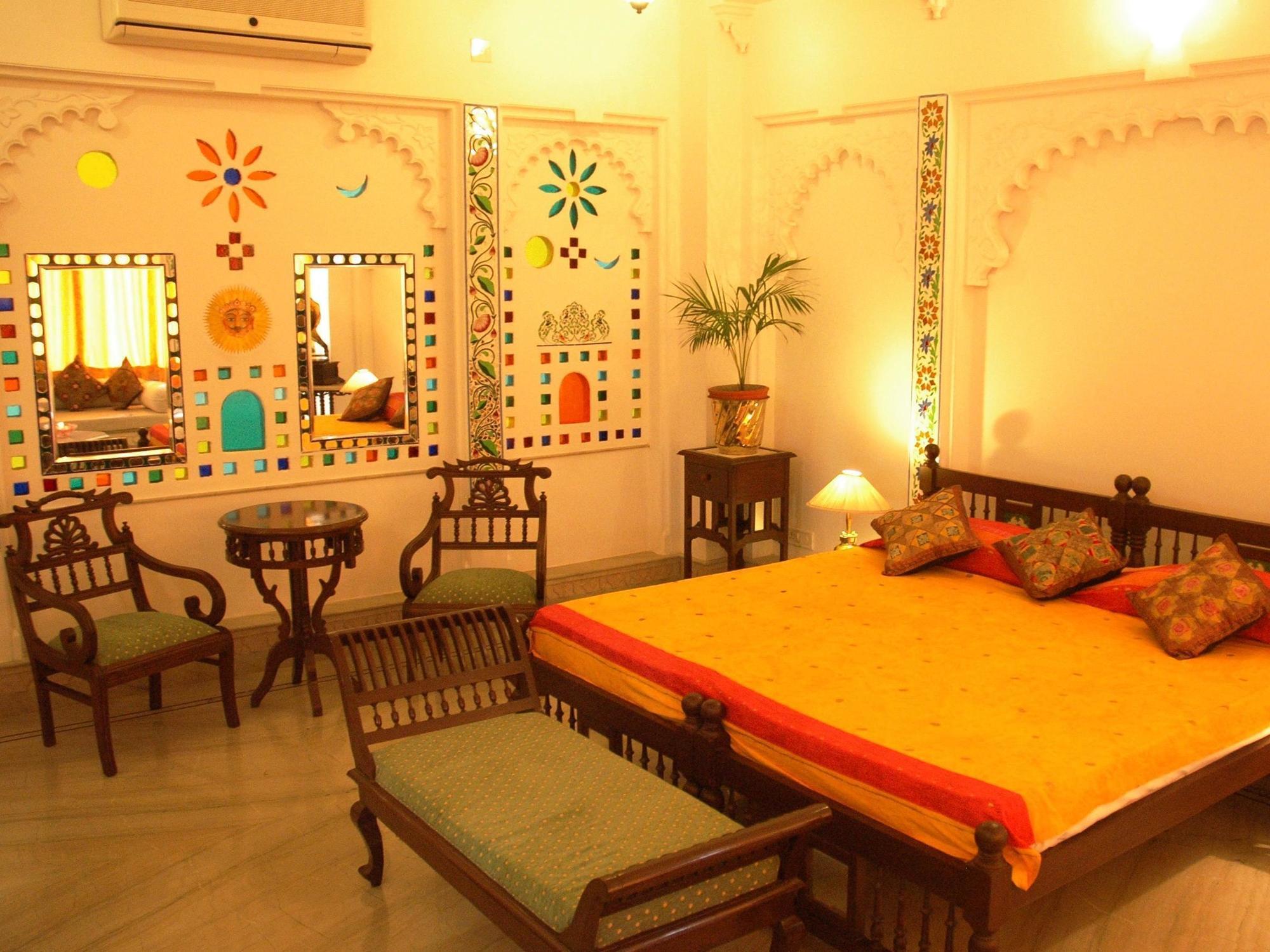 Raj Niwas Hotel