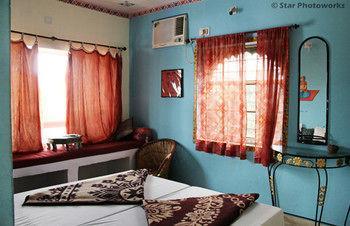 Hanuman Ghat On Pichola Hotel
