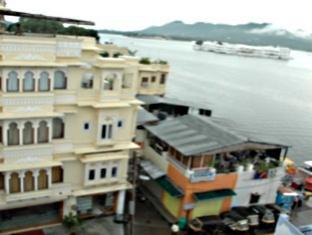 Raj Niwas Hotel 3*