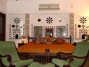 Hotel Raj Niwas