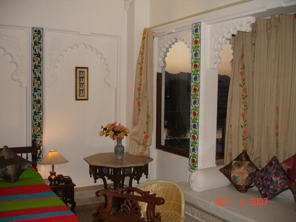 Raj Niwas Hotel