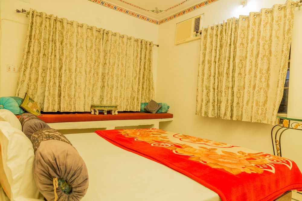 Hotel Hanuman Ghat On Pichola