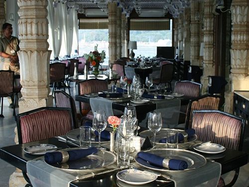 Hotel Jagmandir Island Palace - Grand Heritage