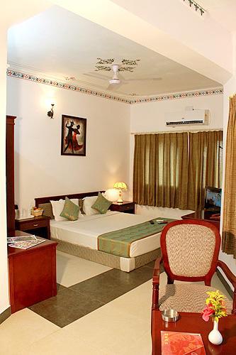 Labh Garh Palace 3*