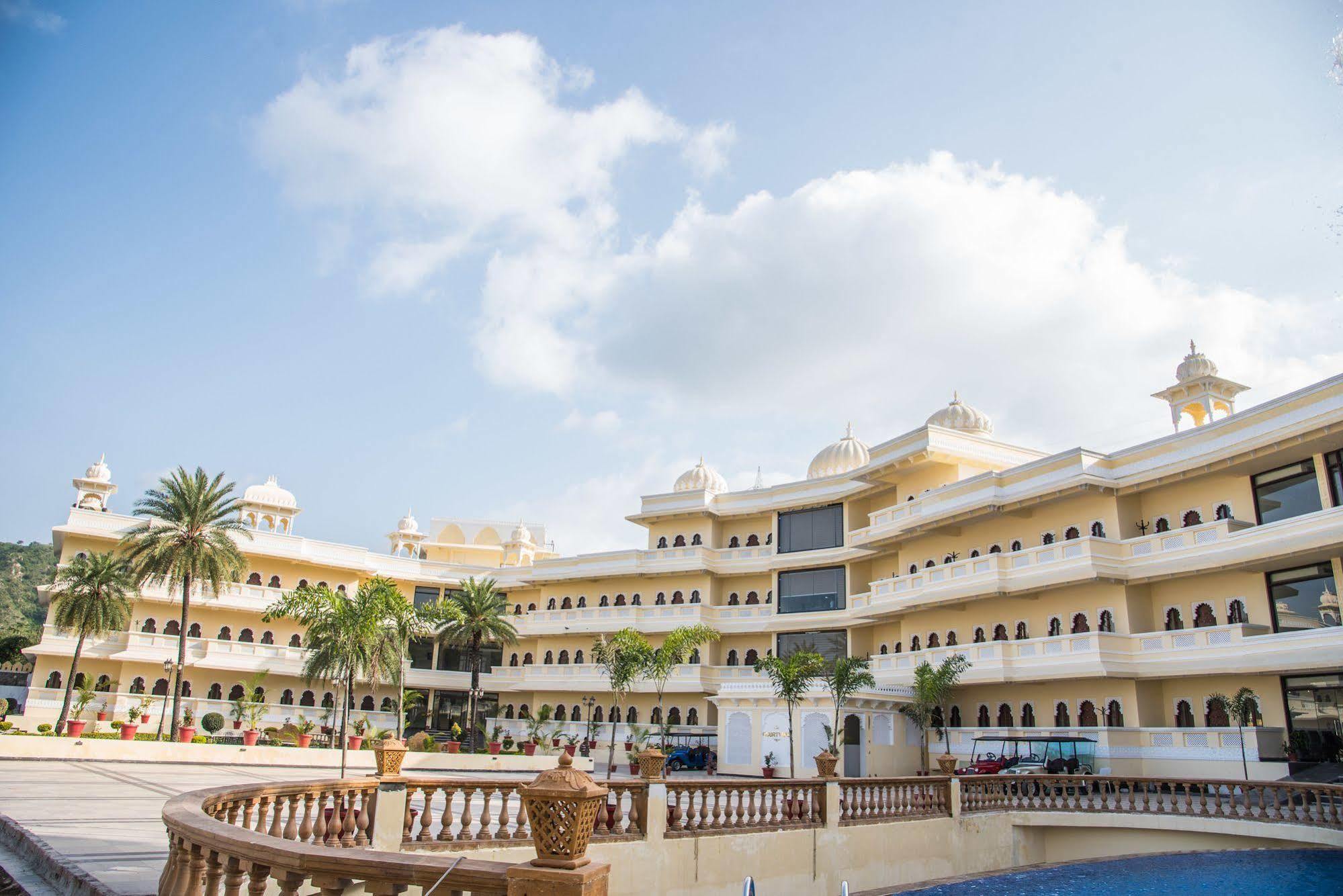 Resort Labh Garh Palace