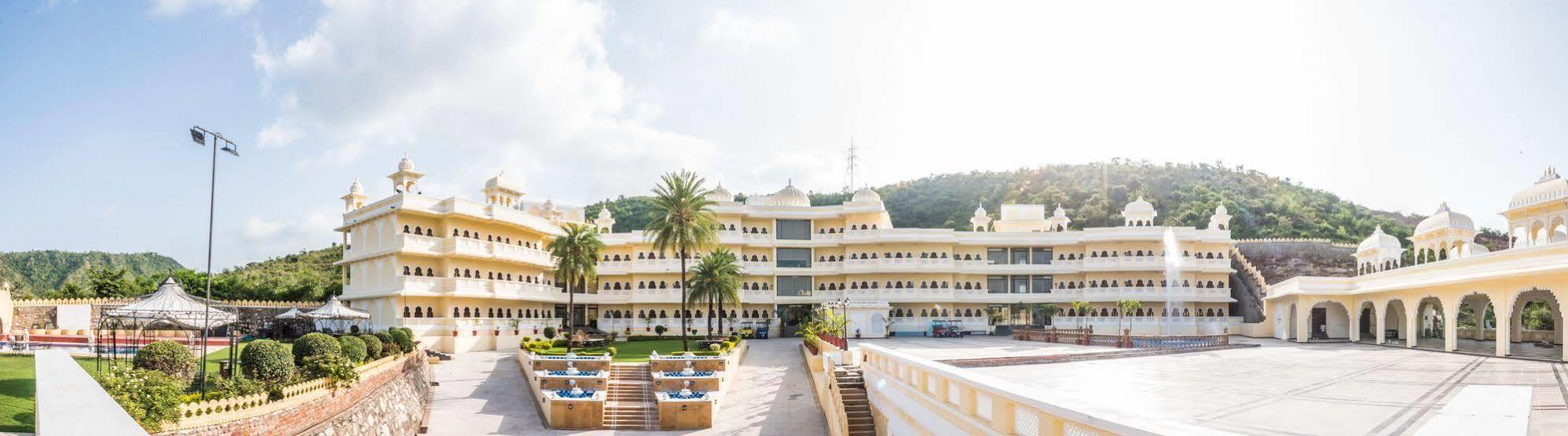 Resort Labh Garh Palace 3*