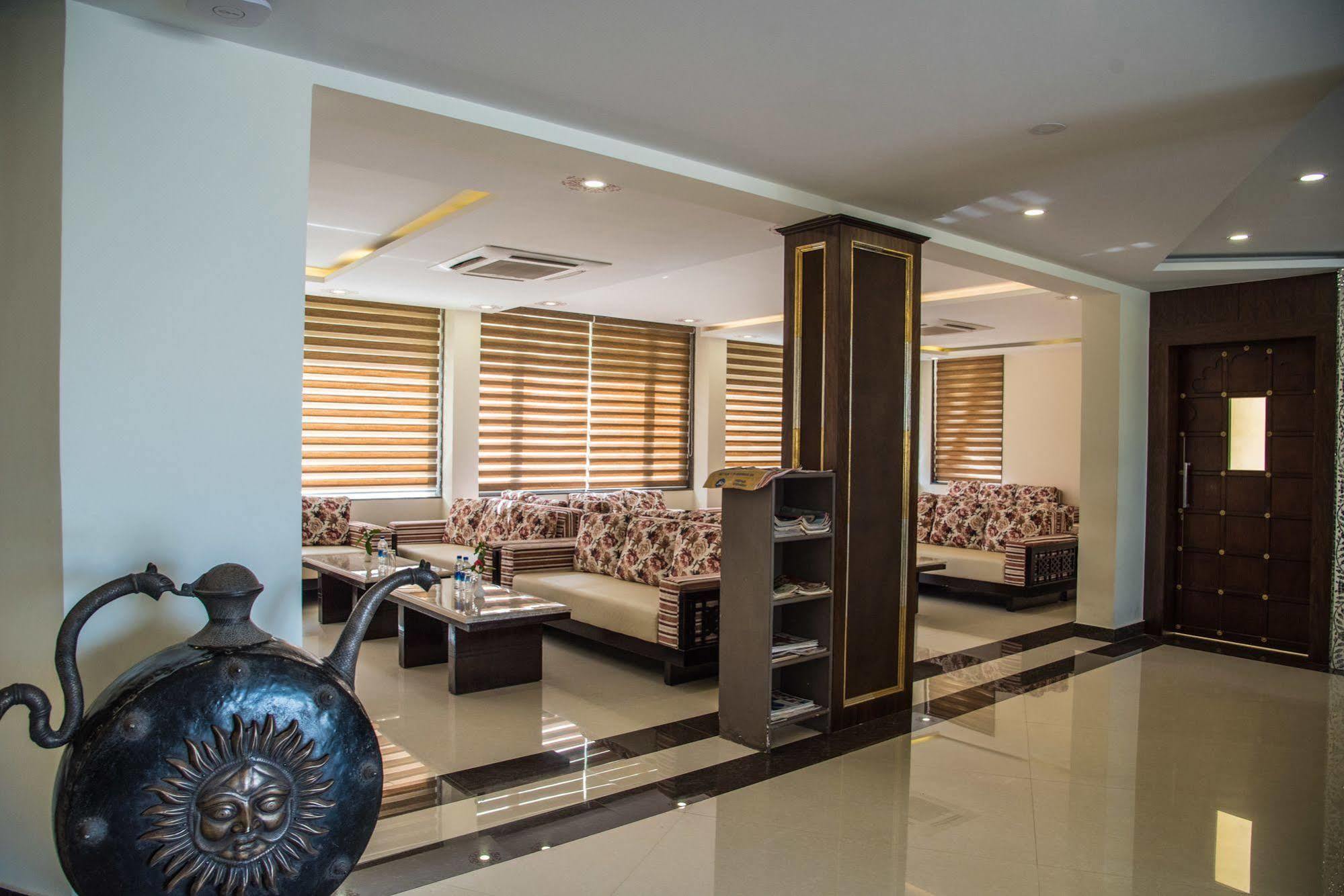 Labh Garh Palace 3*