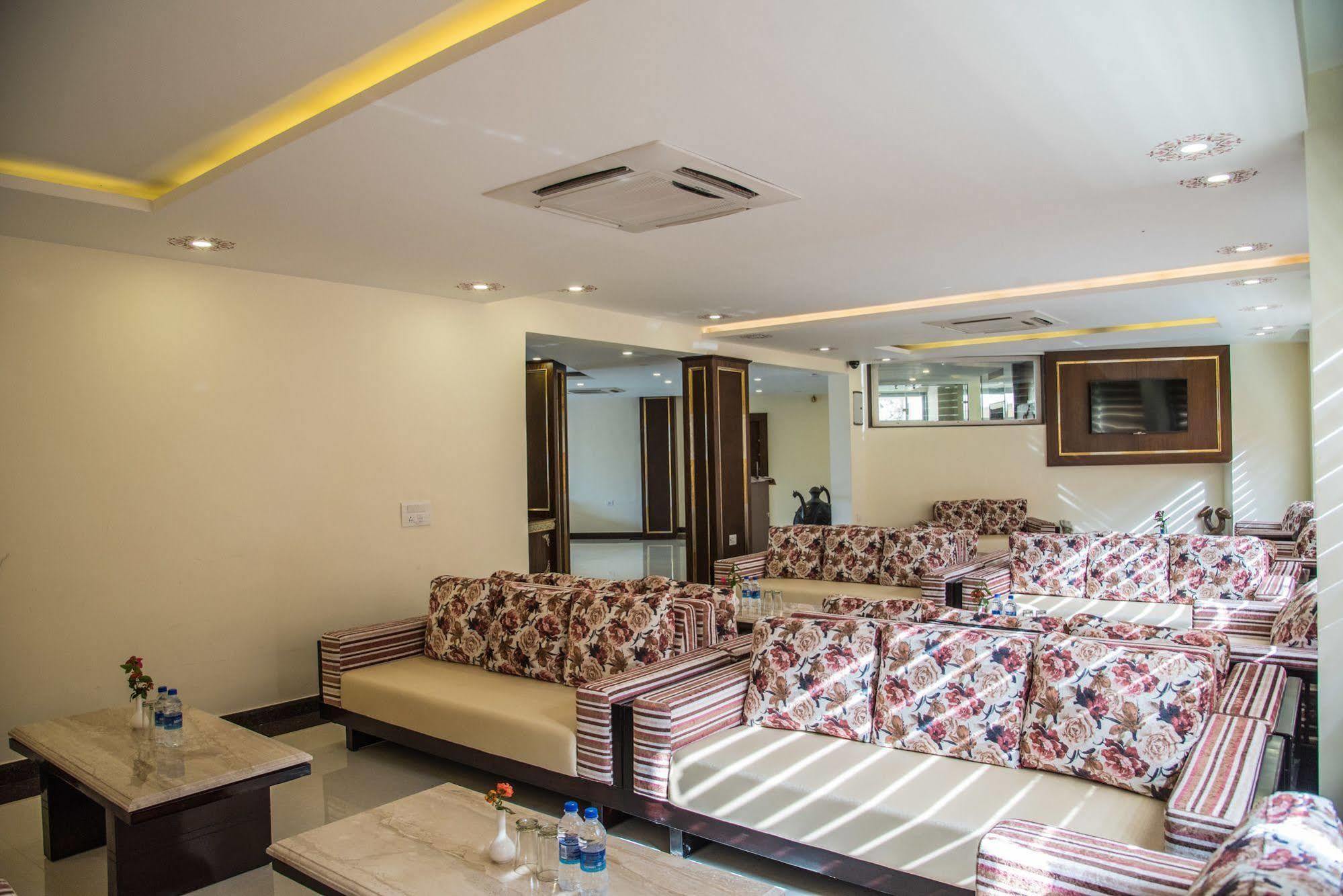Labh Garh Palace 3*