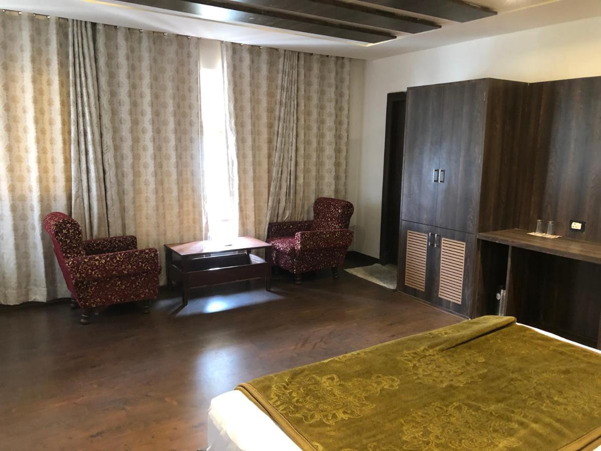 Rani Palace At Fatehsagar Hotel