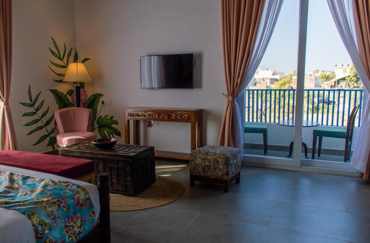 Casa Blanca Lakecity Hotel