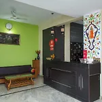 Capital O 11716 Hotel Everest