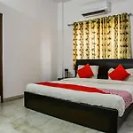 Oyo 9971 Hotel Royal T