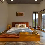 Stayvista\'S Sage Scenery - Mountain-View Villa With Infinity Pool & Terrace