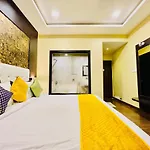 Hotel Grand Udaipur- Rooftop Cafe! Swimming Pool! Karaoke Music!