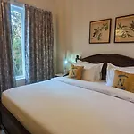 Hotel Naren Villa