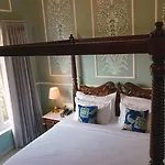 Hotel Naren Villa