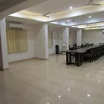 Hotel Divine Inn