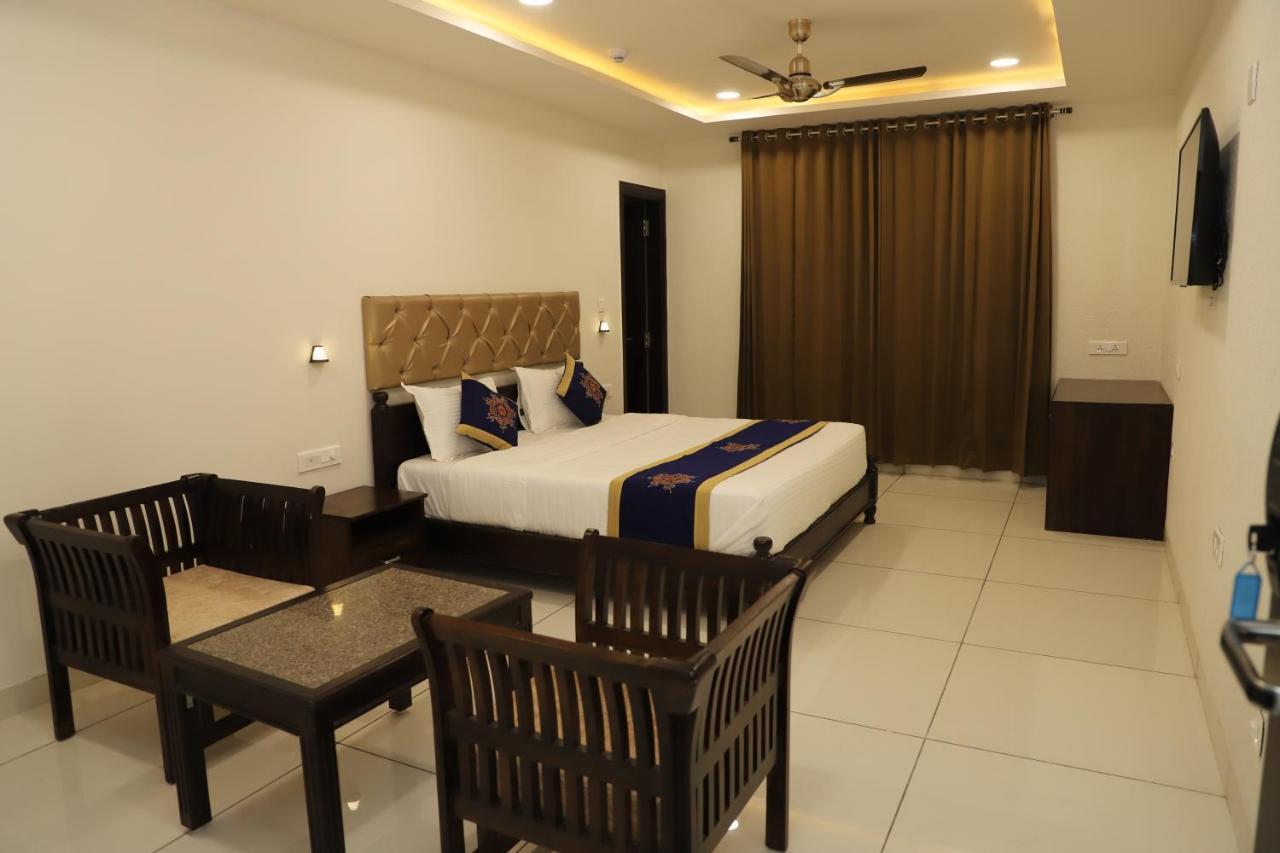 Clover Hotel