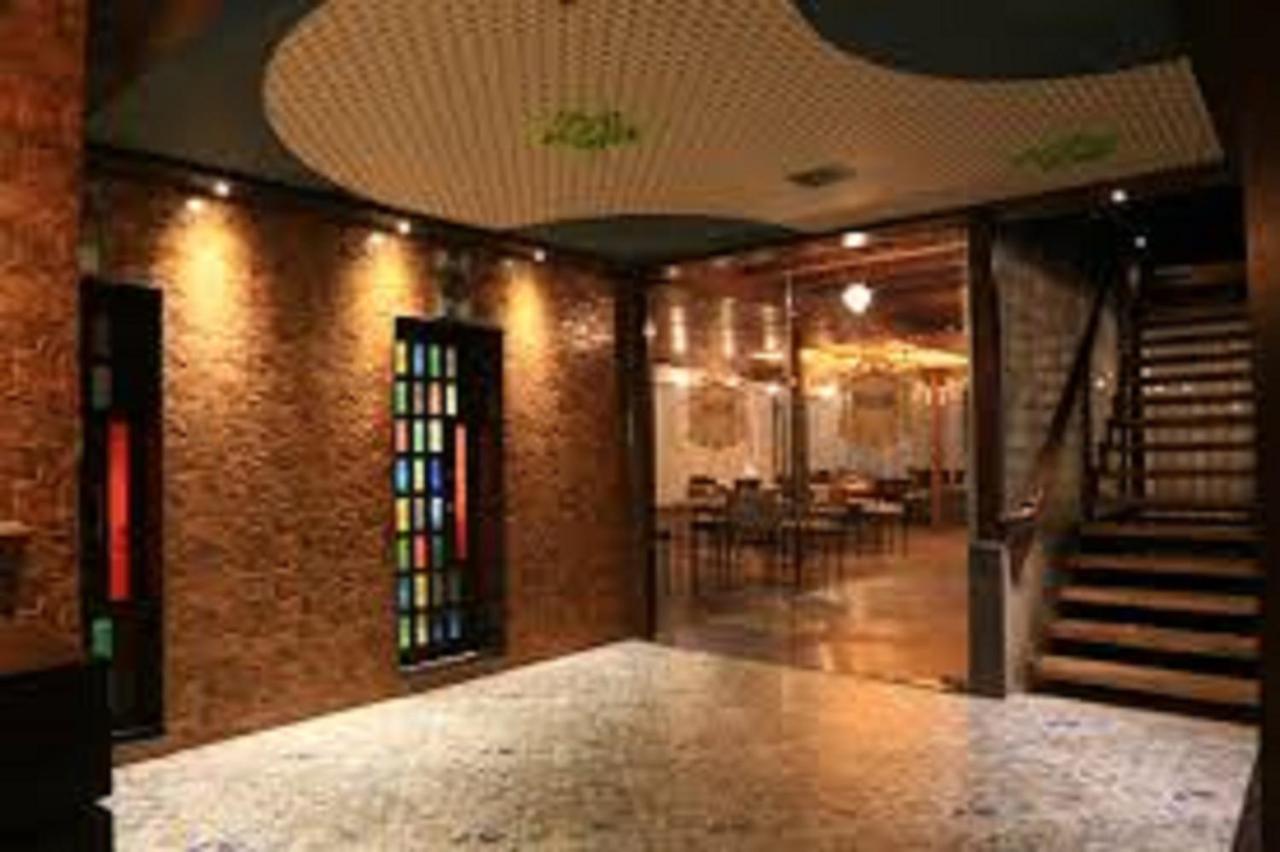 Hotel Inder Prakash Lake Facing Udaipur