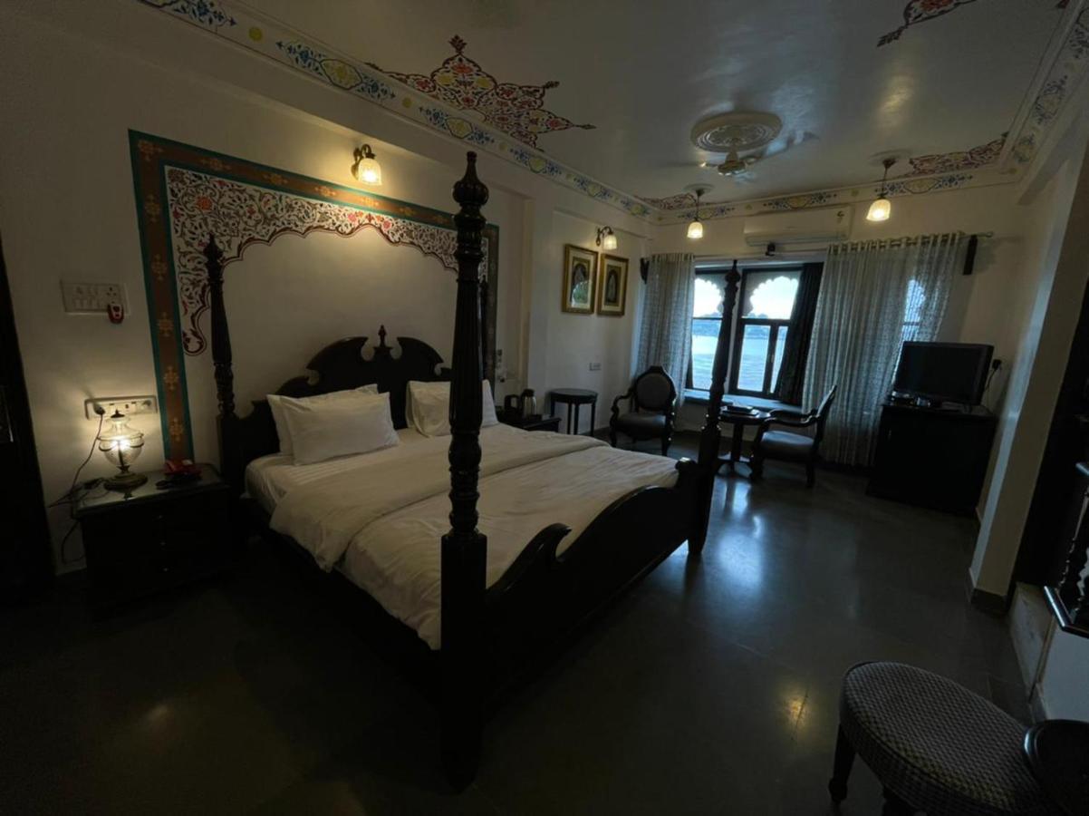 Inder Prakash Lake Facing Hotel