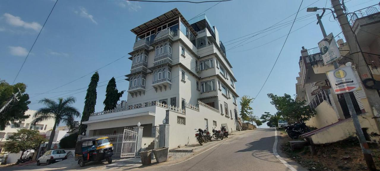 Hotel Dheergarh Palace 2*