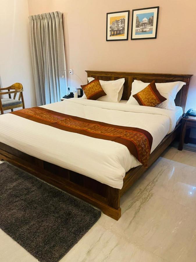 Dheergarh Palace 2*