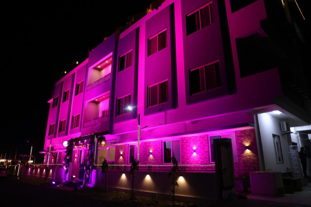 Paramount 3*