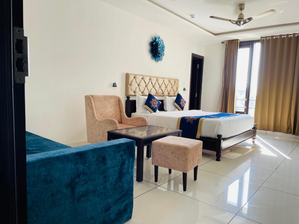 Hotel Clover Udaipur