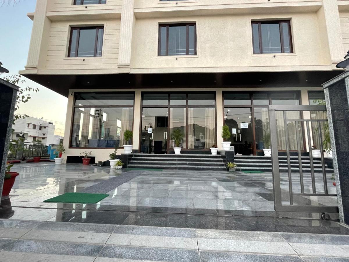 Clover Hotel Udaipur