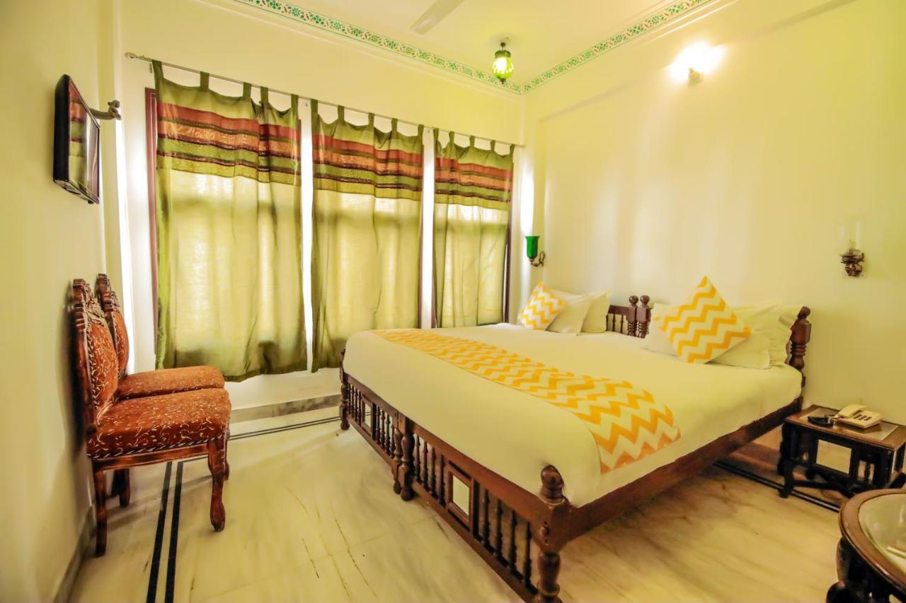 Hotel Devraj Niwas On Pichola 3*