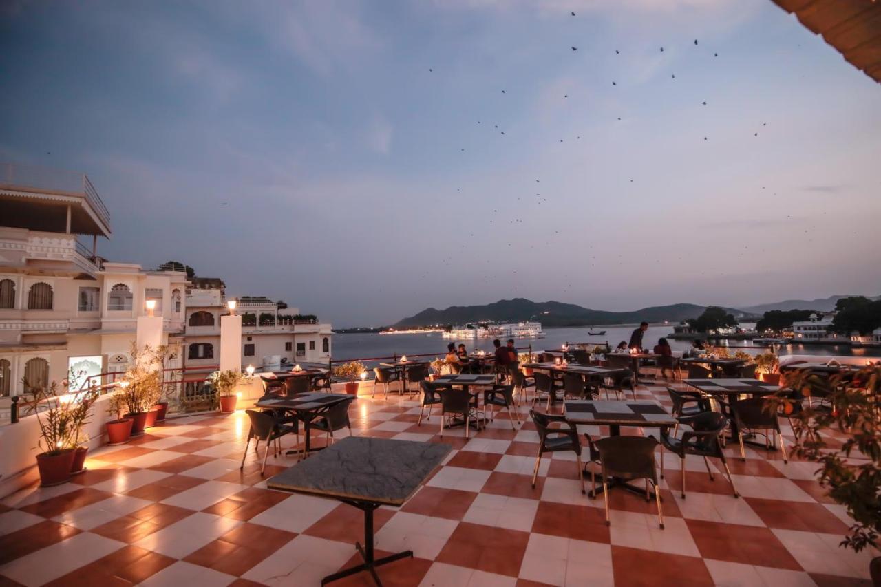 Devraj Niwas On Pichola