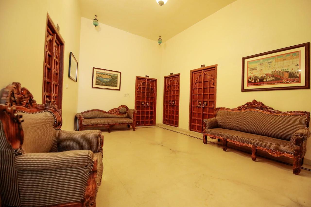 Hotel Devraj Niwas On Pichola 3*
