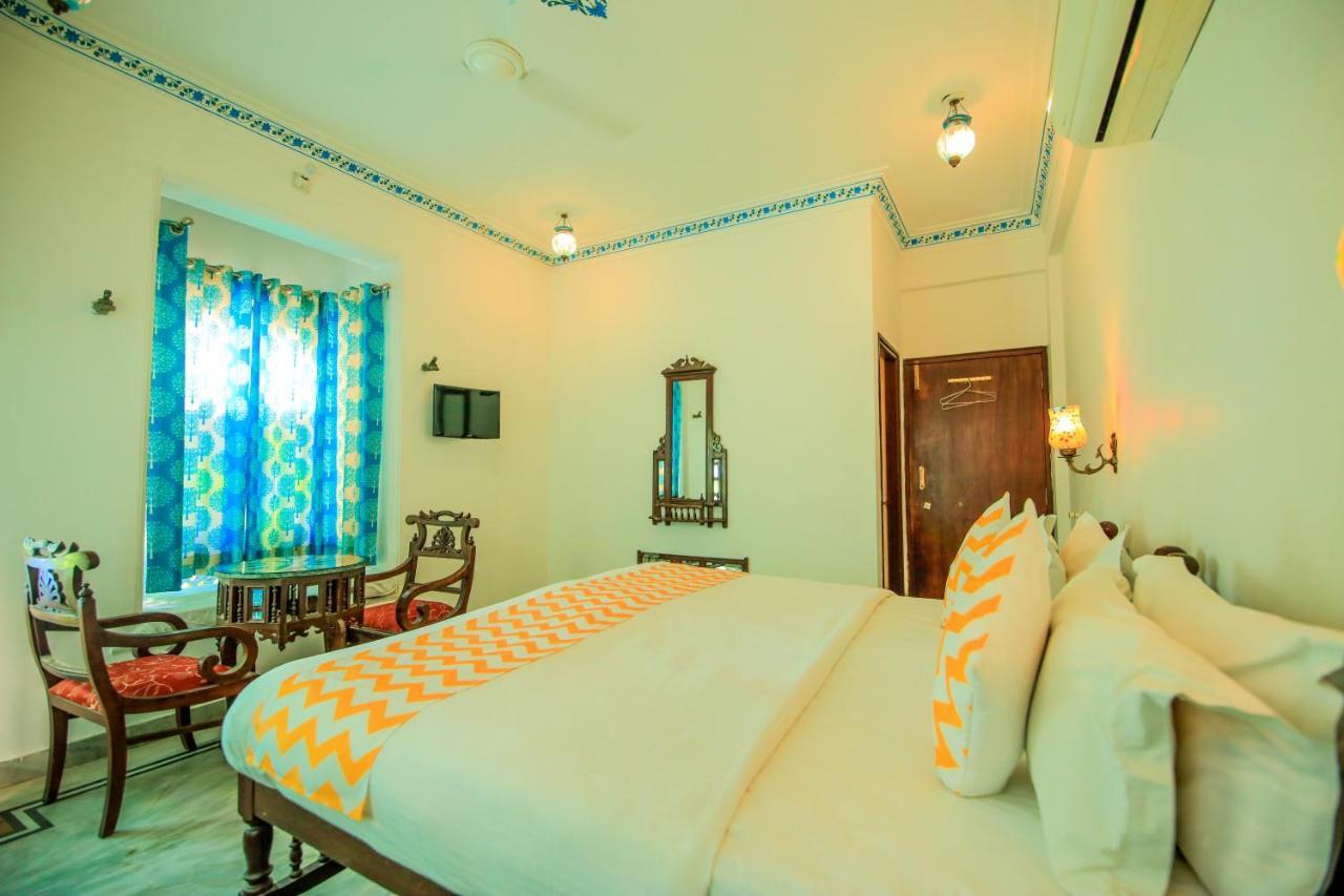 Devraj Niwas On Pichola Hotel 3*