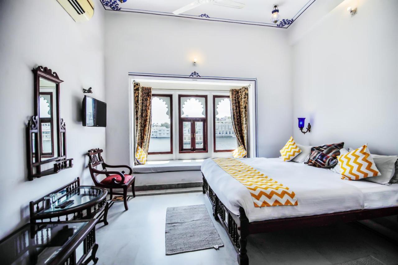 Devraj Niwas On Pichola Udaipur