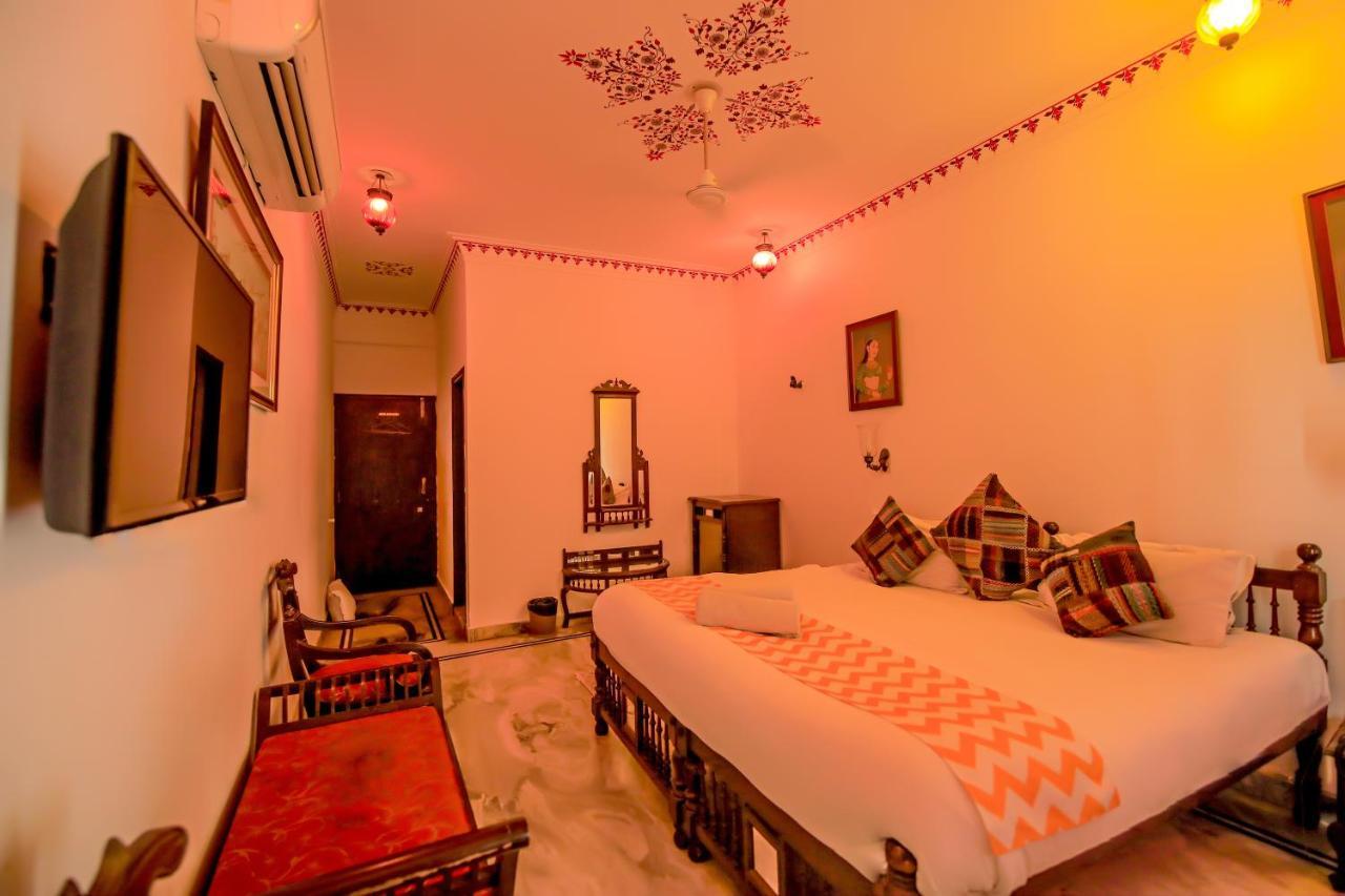 Devraj Niwas On Pichola Hotel 3*