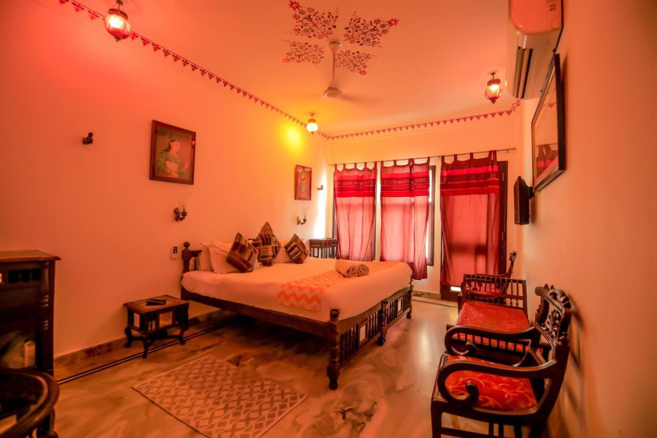 Devraj Niwas On Pichola Hotel 3*