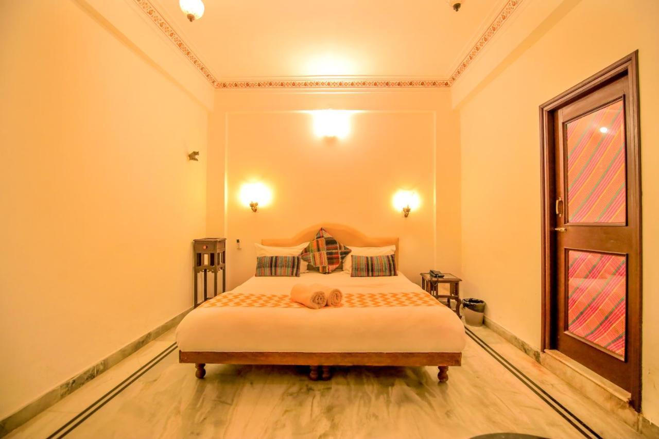 Devraj Niwas On Pichola
