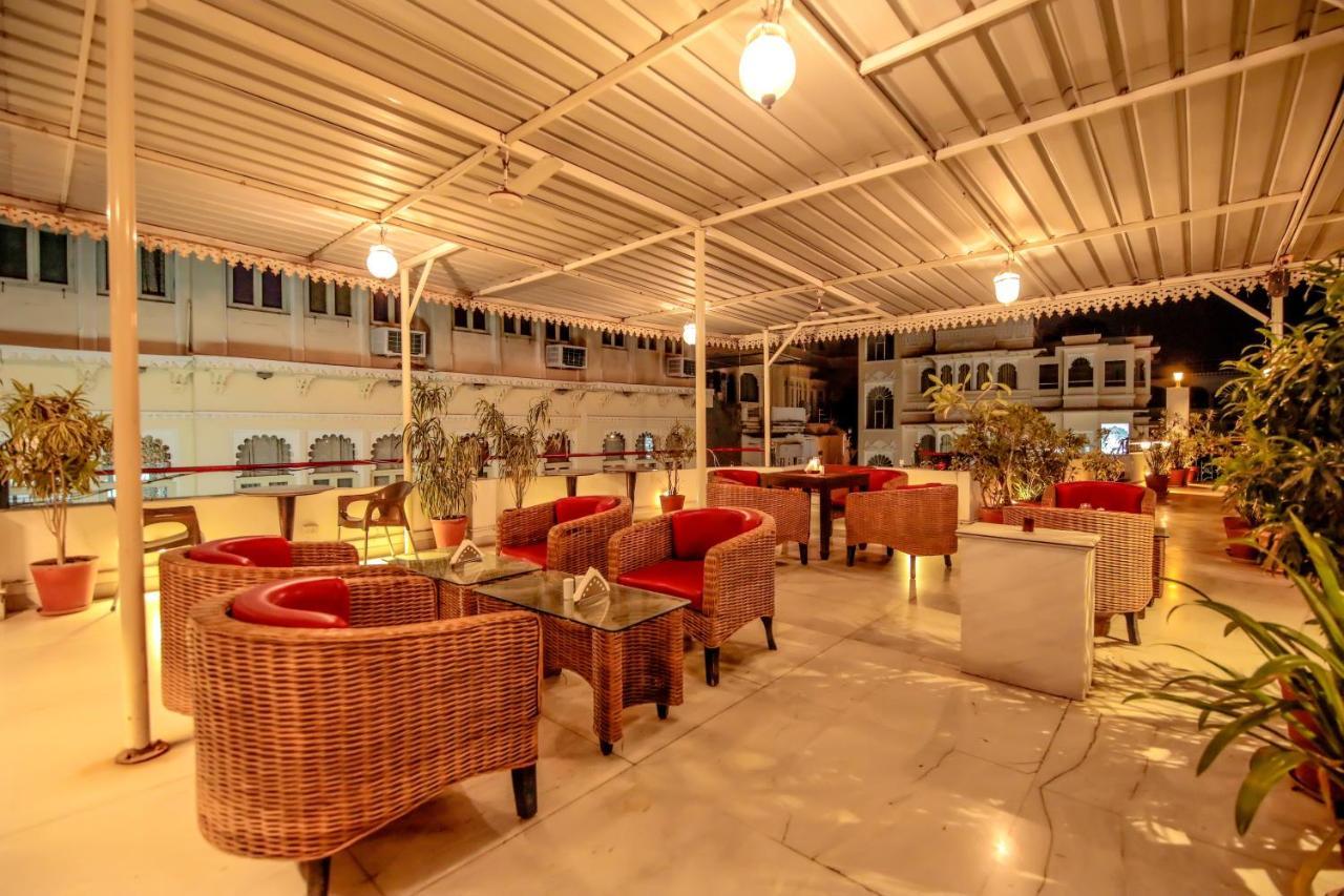 Devraj Niwas On Pichola Hotel 3*