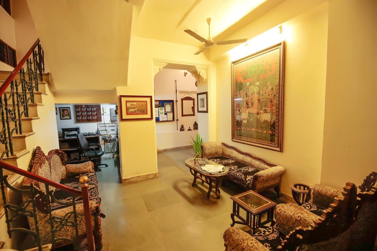 Devraj Niwas On Pichola