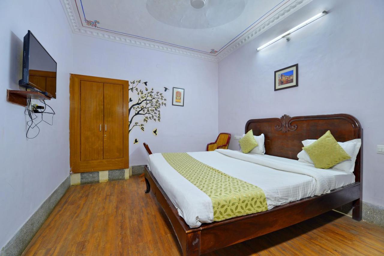 Hotel Oyo Flagship 2421 Hotel The Ishani 3*