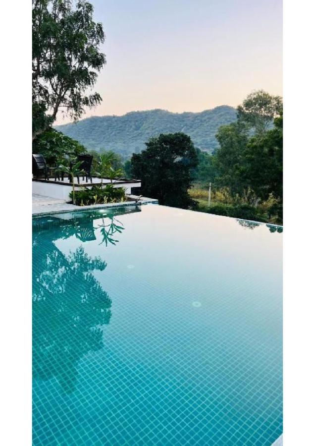 Lake City Villa *