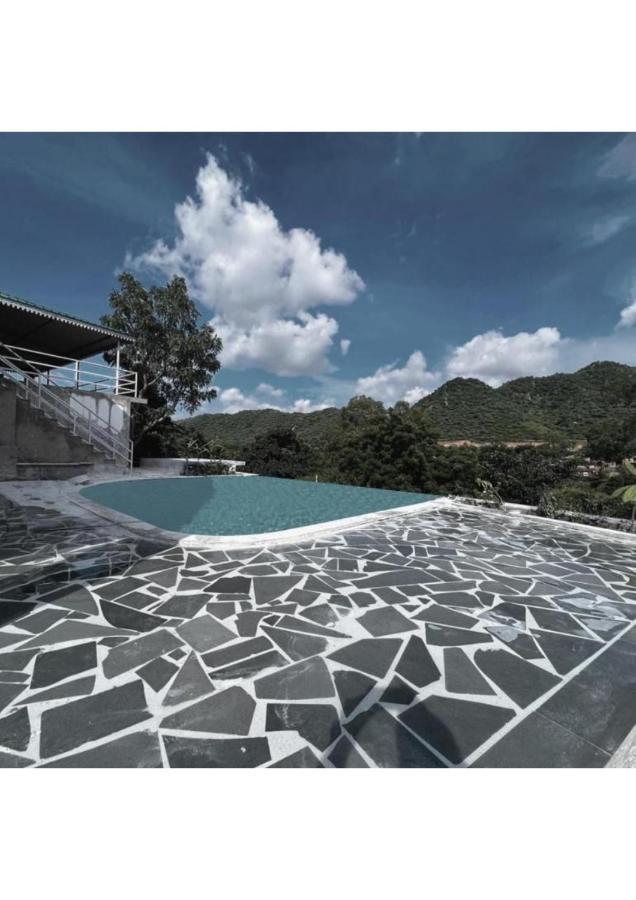 Lake City Villa